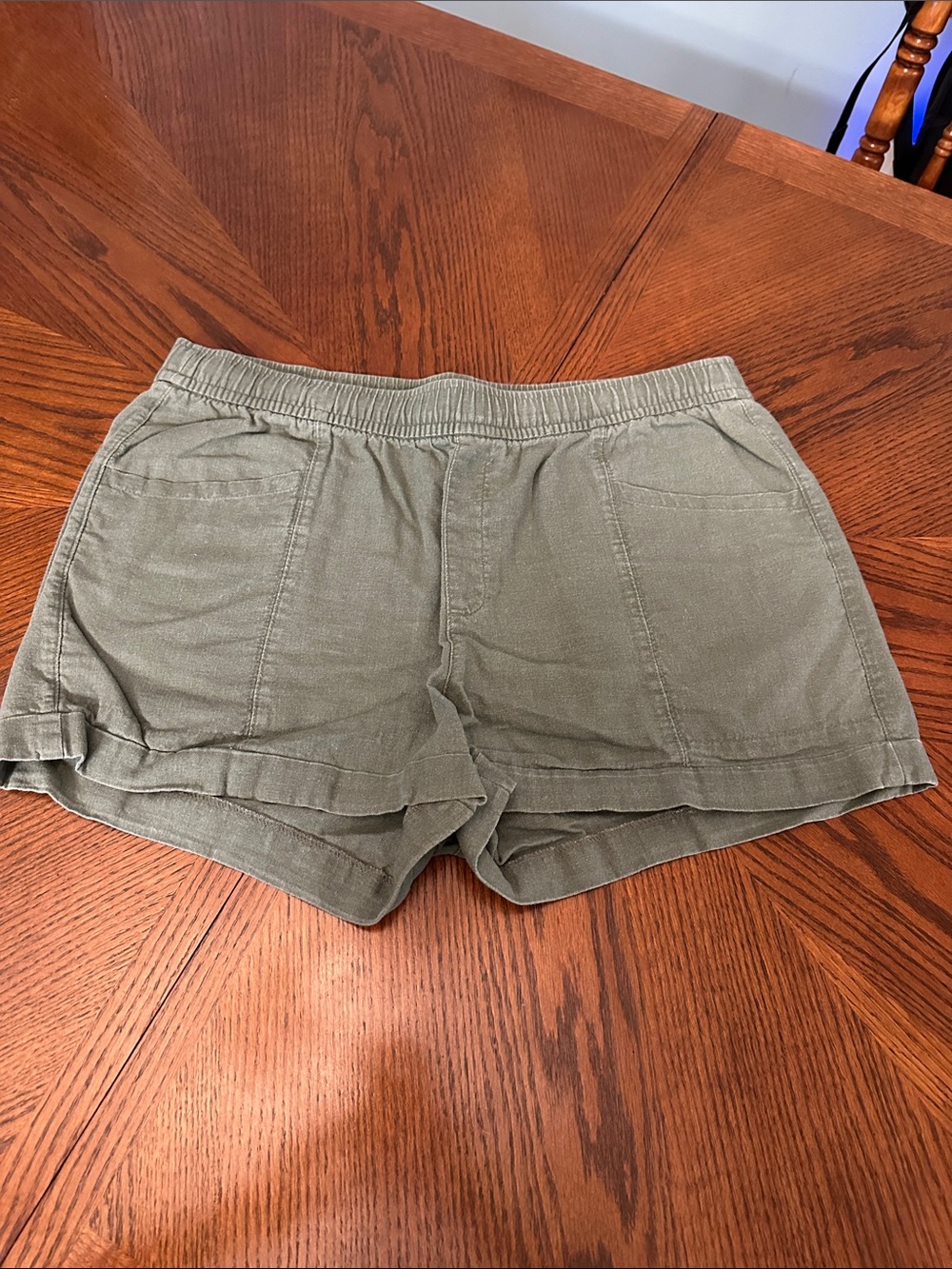 Casual Linen Olive Women’s Elastic-Waist Shorts
